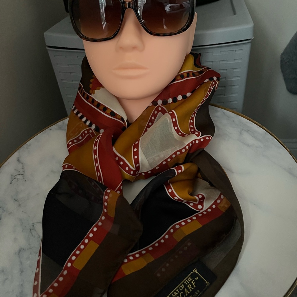 Art of the scarf 🧣 Tie rack of black and red & gold scarf “34 ^ 34